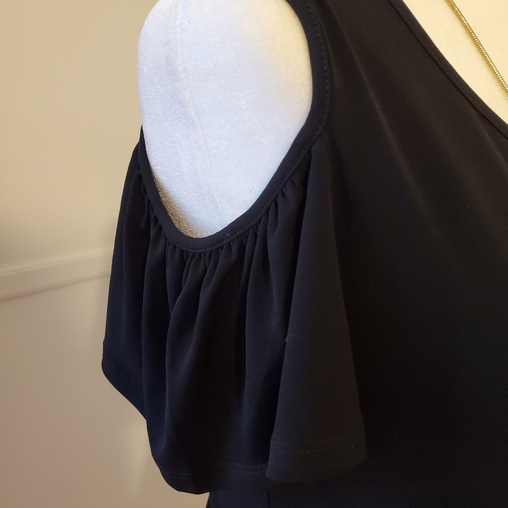 JM Collection cold shoulder top - Picture 5 of 11